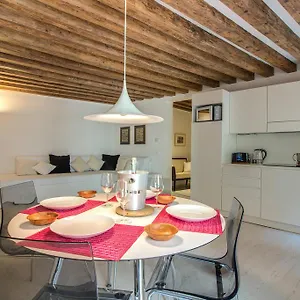https://venice-cera-casa-del-giglio.hotelslidodijesolo.com